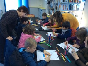 Le Médiabus à la bibliothèque pour les enfants de l'école